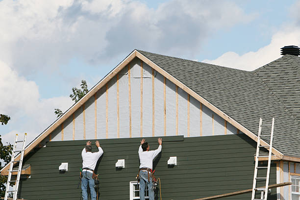 Professional Siding Replacement technician working in Willow Springs, IL